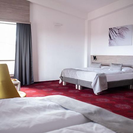 Hotel Tammel Йичин Экстерьер фото