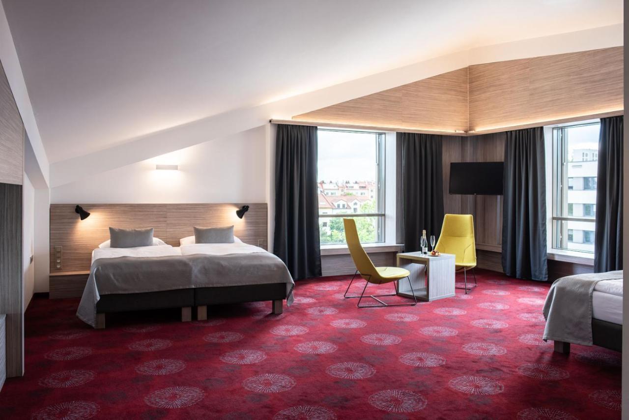 Hotel Tammel Йичин Экстерьер фото