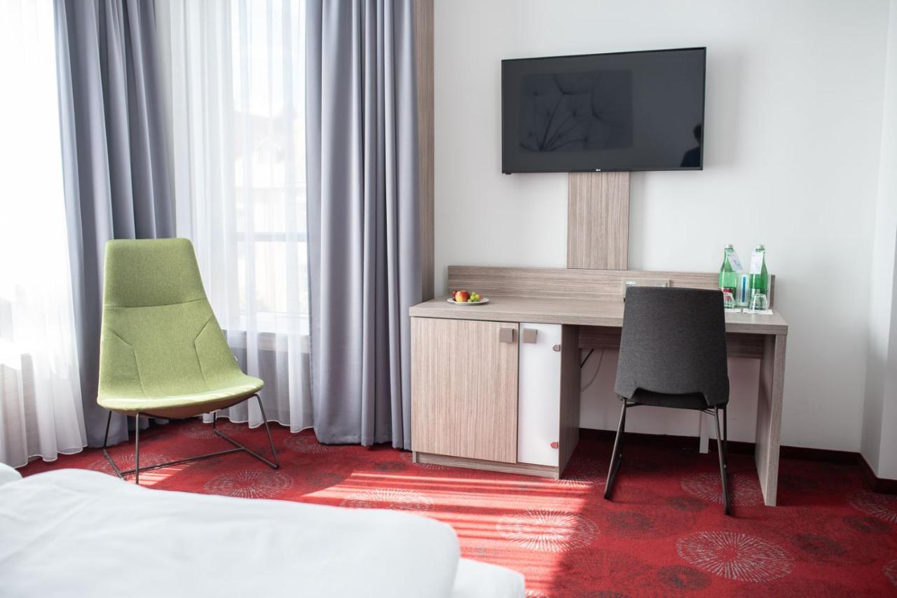 Hotel Tammel Йичин Экстерьер фото