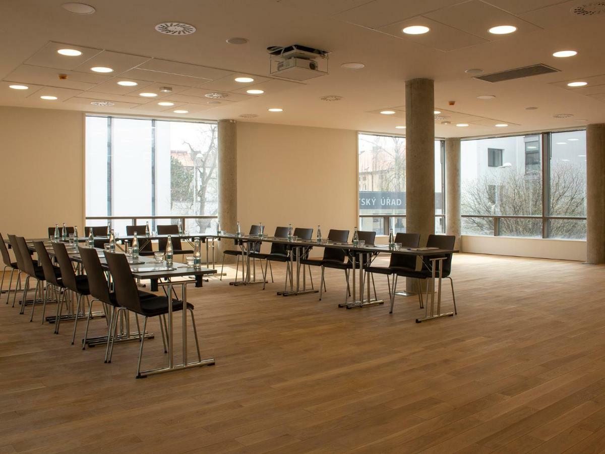 Hotel Tammel Йичин Экстерьер фото