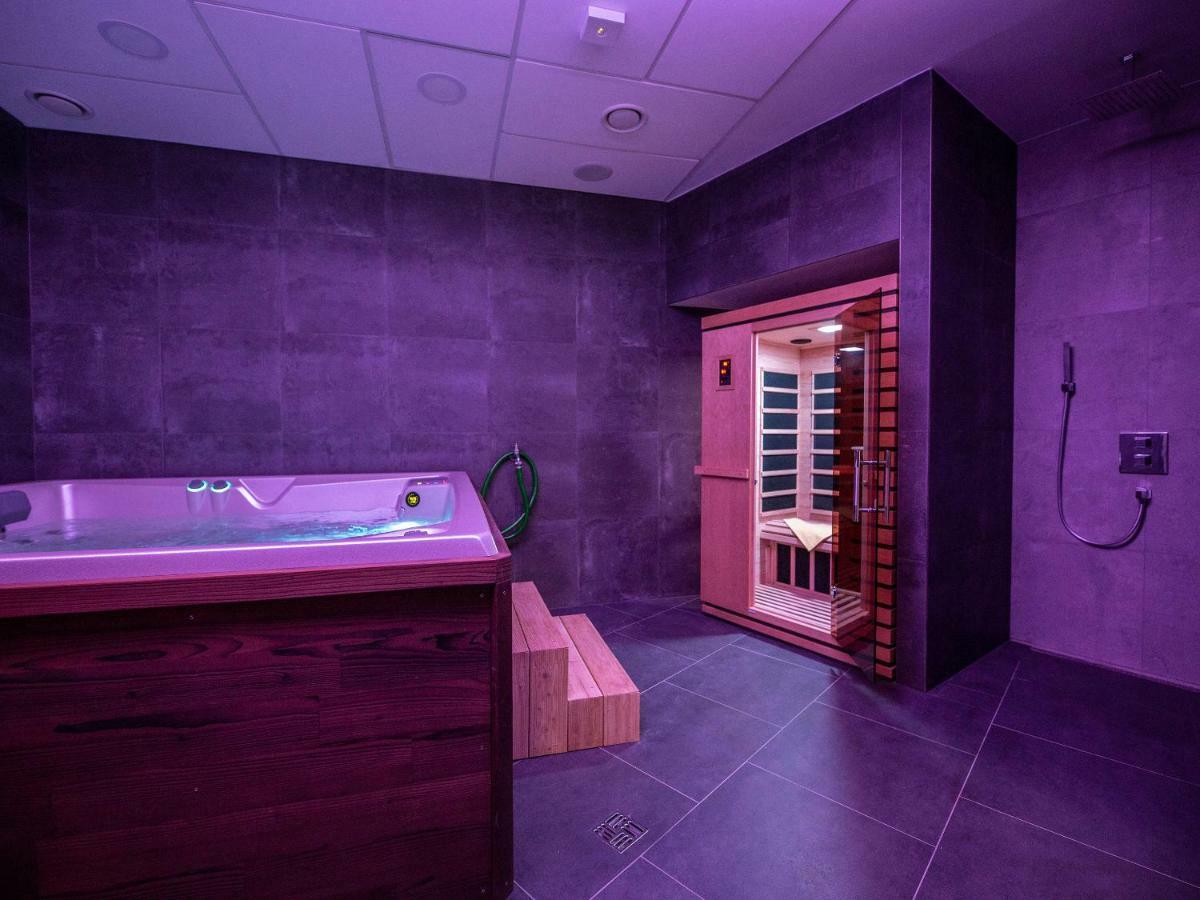 Hotel Tammel Йичин Экстерьер фото